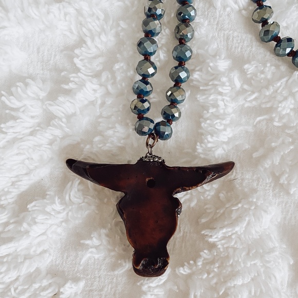 Gemelli Longhorn Skull Necklace - Picture 5 of 6